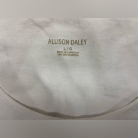 🐦‍⬛4/$20🐦‍⬛ Tank Top with Golden Spheres Appliqués in Subtle Cat/Heart Shape - Picture 15 of 15